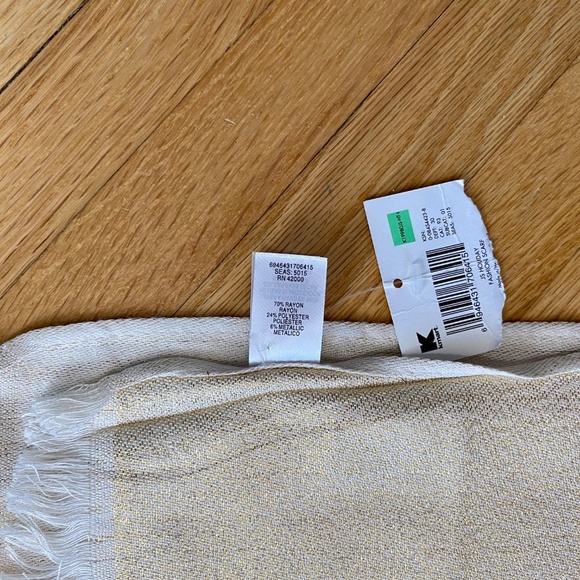 NWT Jaclyn Smith Collection Metallic Trim Lightweight Pashmina Scarf – OSFM - Picture 6 of 9